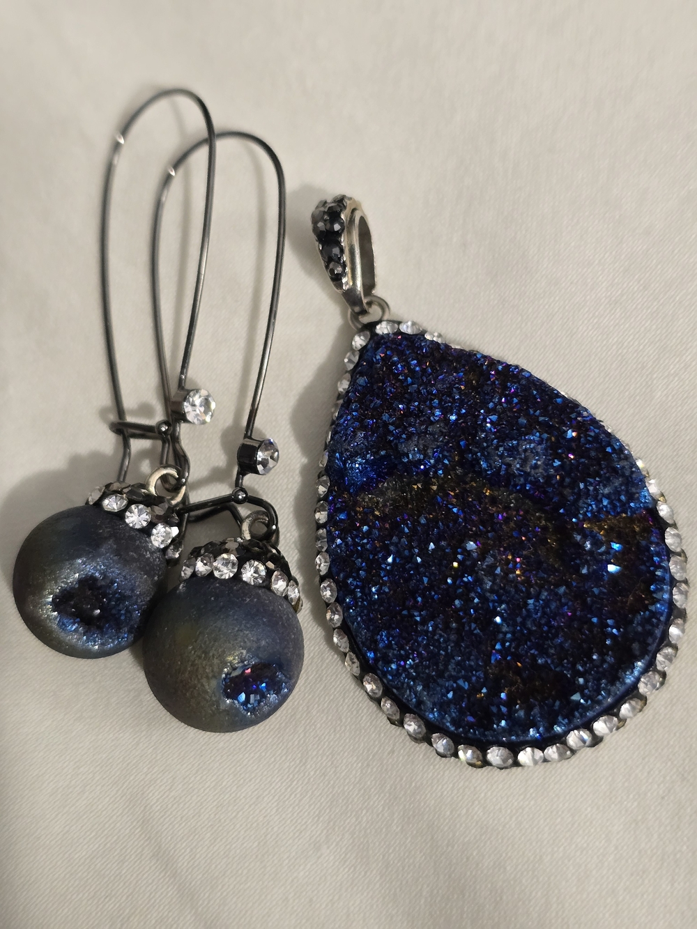 A Stunning Pair Of Dangle Druzy Earrings And Matching Pendant